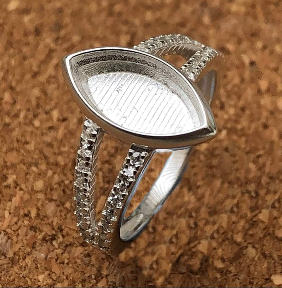 Sterling Silver Oval Ring.