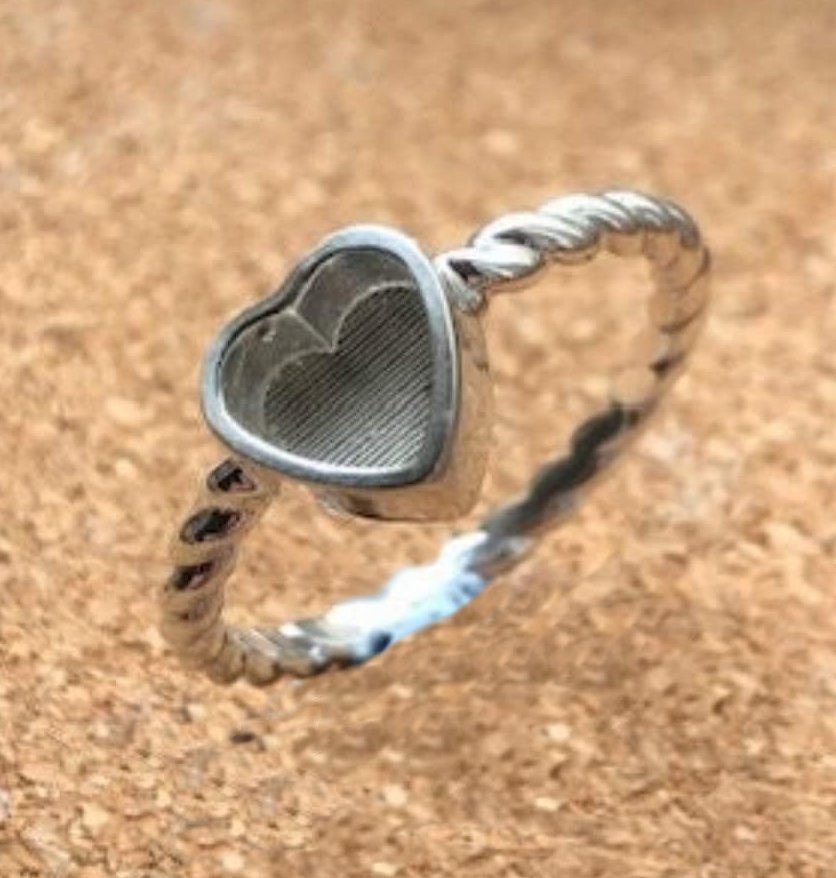 Sterling Silver Twist Heart Ring.