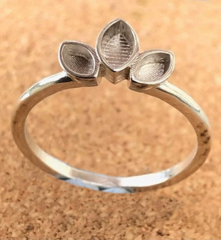 Sterling Silver Triple set oval Ring.