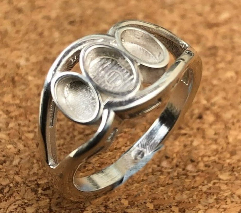 Sterling Silver Triple set oval Ring.